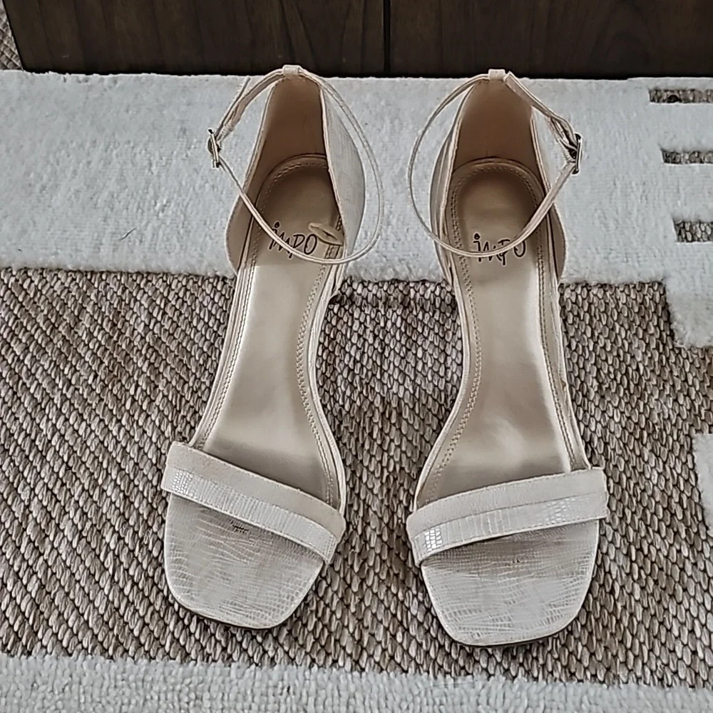 Heels - Picture 2 of 5